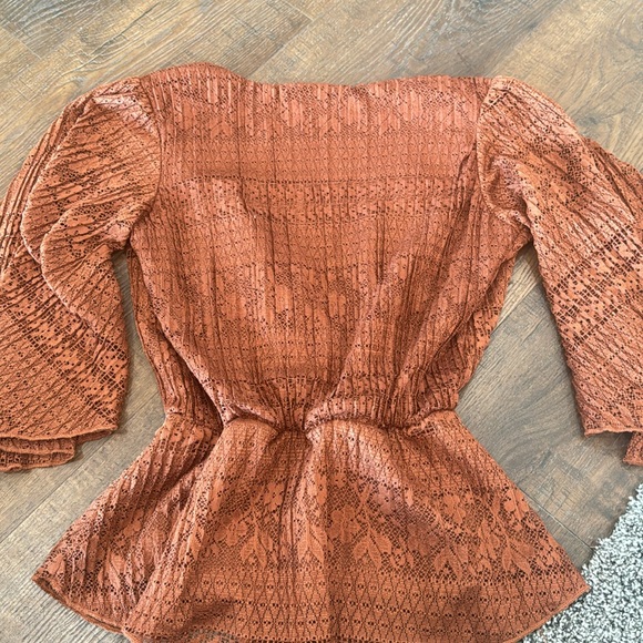 Willow root xs burnt orange flowy top - Picture 3 of 5